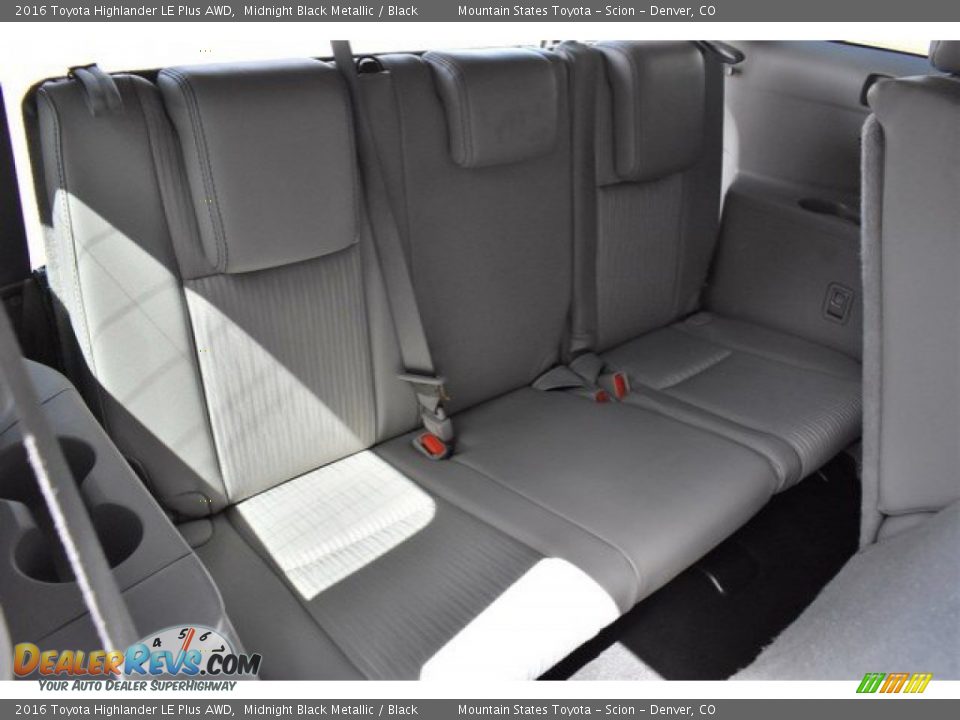 2016 Toyota Highlander LE Plus AWD Midnight Black Metallic / Black Photo #24