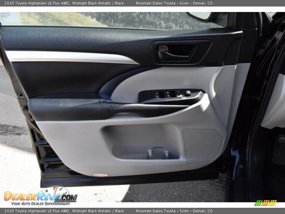 2016 Toyota Highlander LE Plus AWD Midnight Black Metallic / Black Photo #25