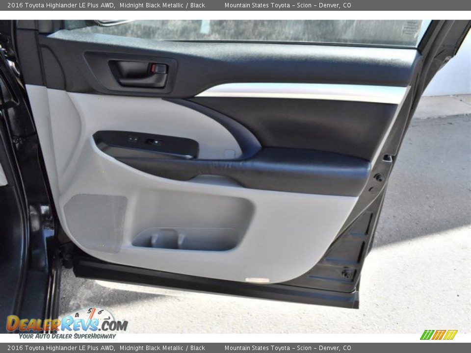 2016 Toyota Highlander LE Plus AWD Midnight Black Metallic / Black Photo #26