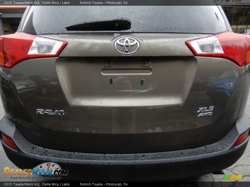 2015 Toyota RAV4 XLE Pyrite Mica / Latte Photo #16