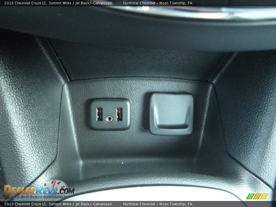 2019 Chevrolet Cruze LS Summit White / Jet Black/­Galvanized Photo #18
