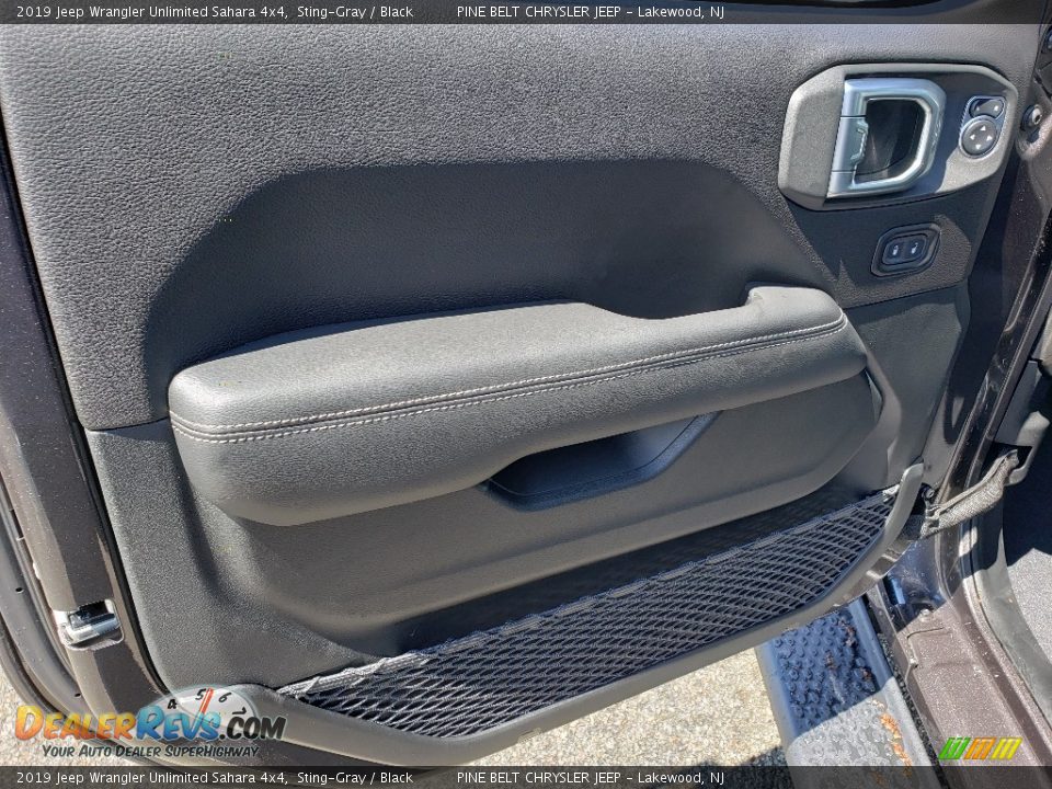 2019 Jeep Wrangler Unlimited Sahara 4x4 Sting-Gray / Black Photo #8