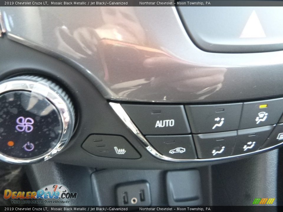 2019 Chevrolet Cruze LT Mosaic Black Metallic / Jet Black/­Galvanized Photo #18