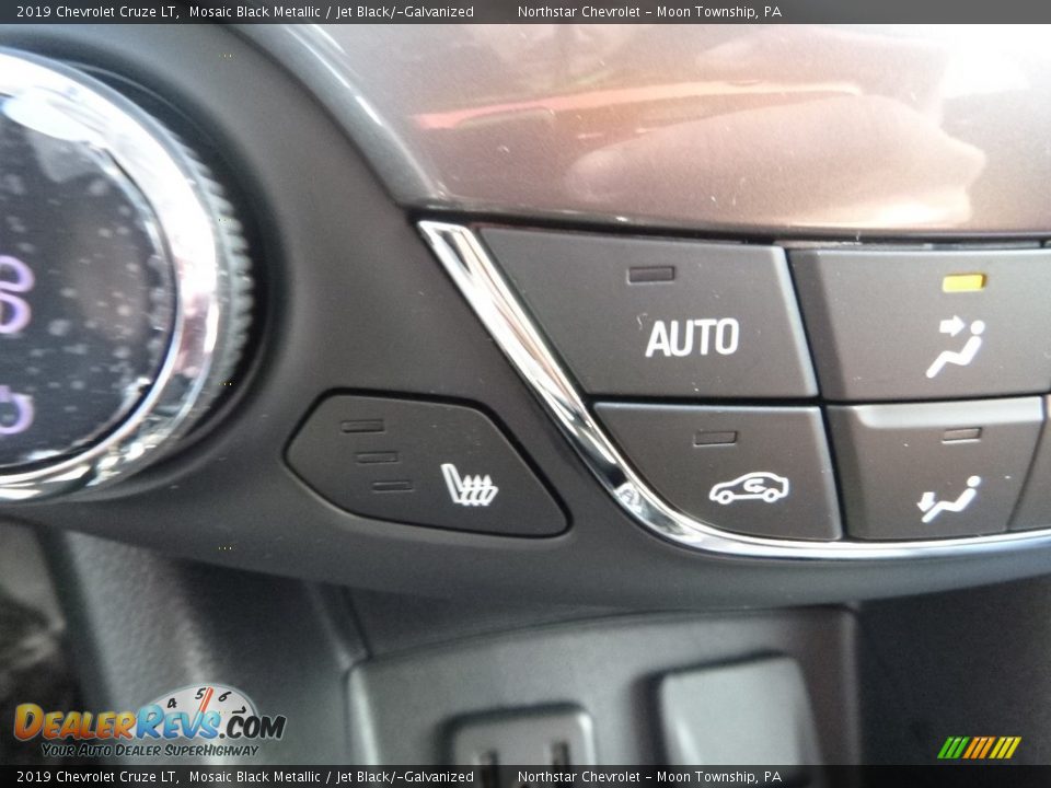 2019 Chevrolet Cruze LT Mosaic Black Metallic / Jet Black/­Galvanized Photo #19