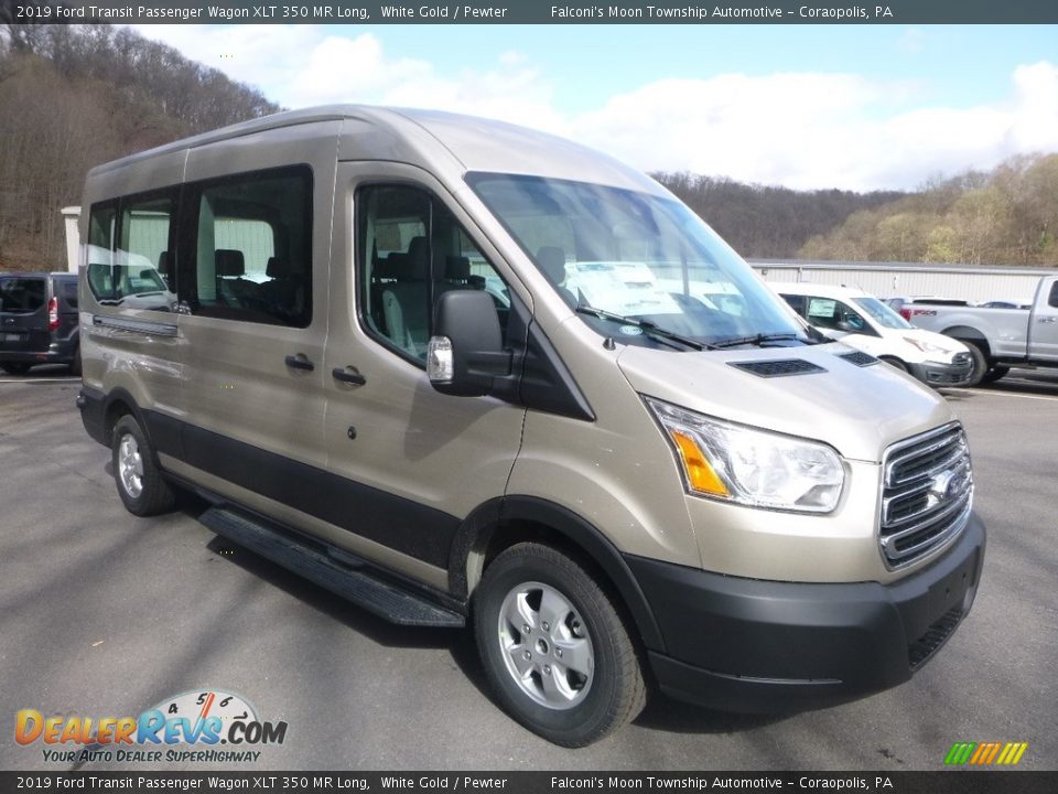 Front 3/4 View of 2019 Ford Transit Passenger Wagon XLT 350 MR Long Photo #3