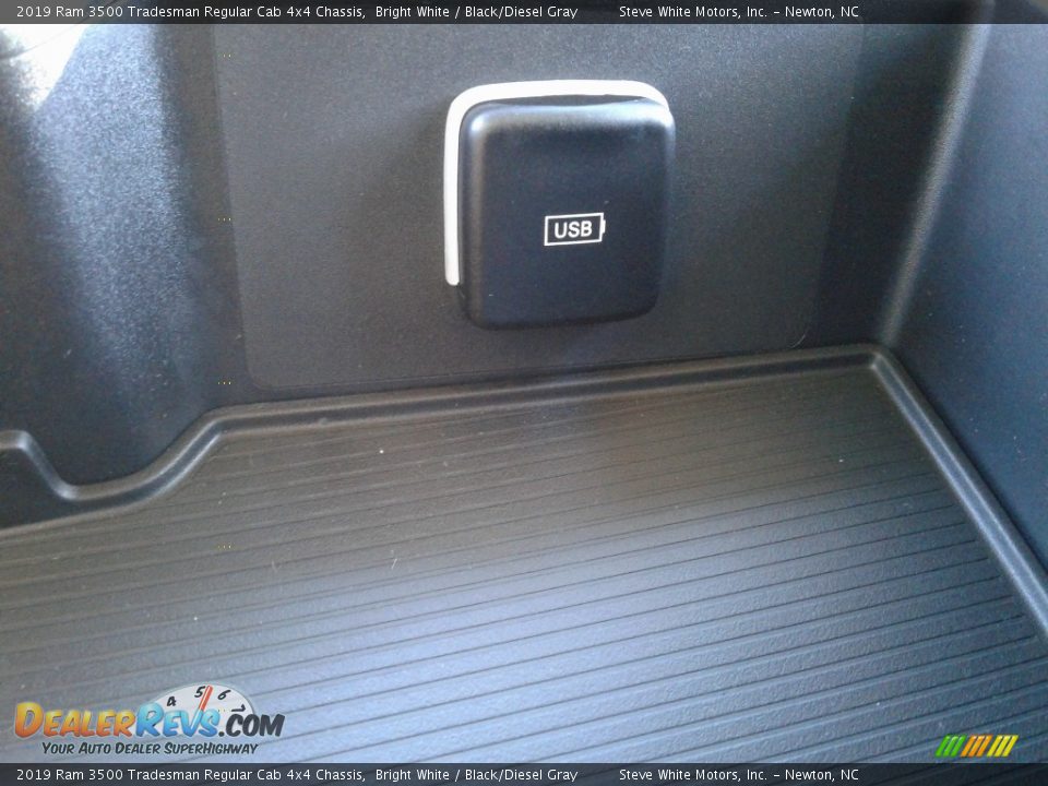 2019 Ram 3500 Tradesman Regular Cab 4x4 Chassis Bright White / Black/Diesel Gray Photo #21
