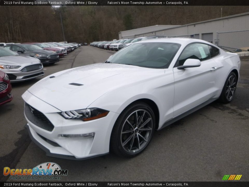 Front 3/4 View of 2019 Ford Mustang EcoBoost Fastback Photo #5