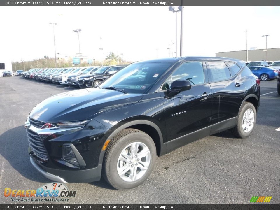 Front 3/4 View of 2019 Chevrolet Blazer 2.5L Cloth Photo #1