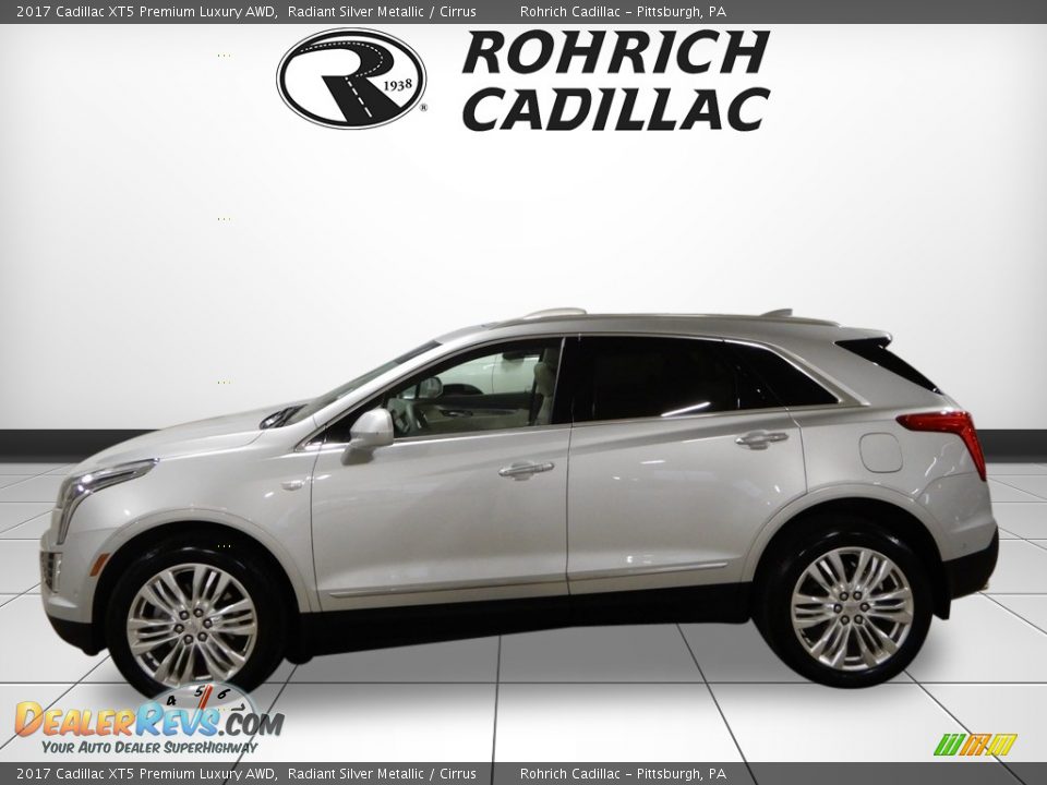 2017 Cadillac XT5 Premium Luxury AWD Radiant Silver Metallic / Cirrus Photo #2