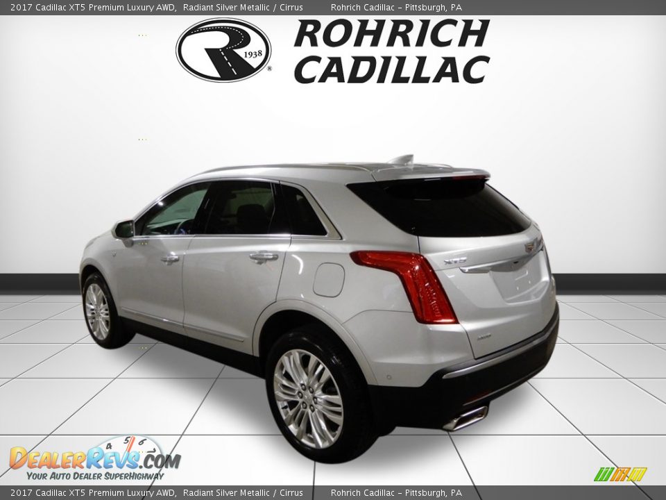 2017 Cadillac XT5 Premium Luxury AWD Radiant Silver Metallic / Cirrus Photo #3