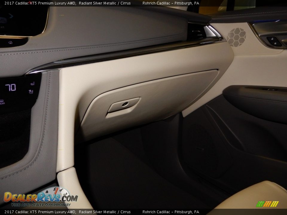 2017 Cadillac XT5 Premium Luxury AWD Radiant Silver Metallic / Cirrus Photo #21