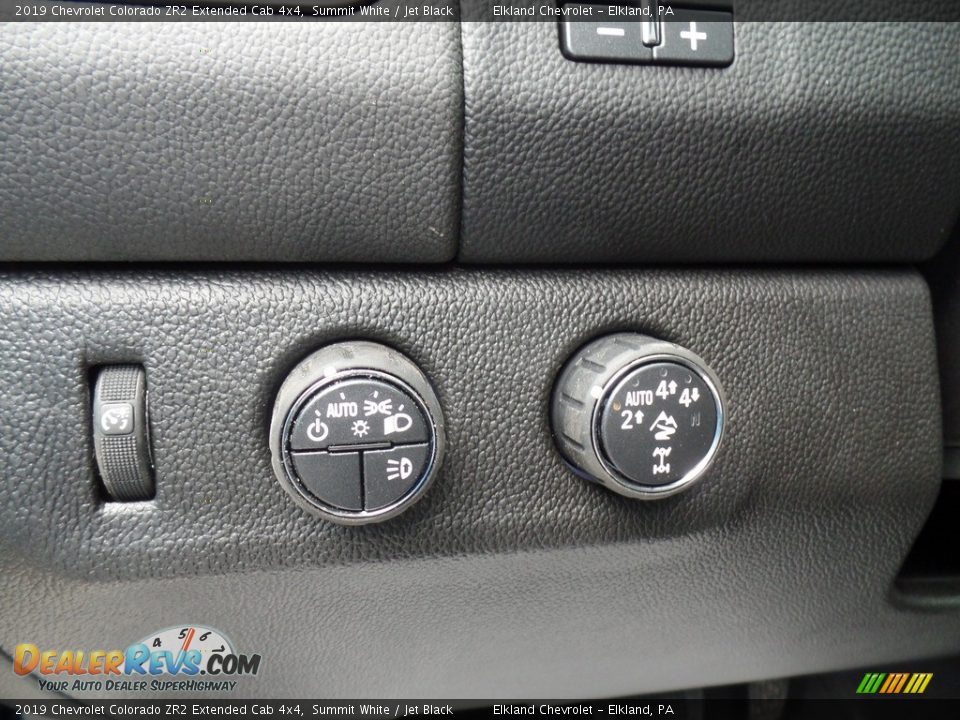 Controls of 2019 Chevrolet Colorado ZR2 Extended Cab 4x4 Photo #32