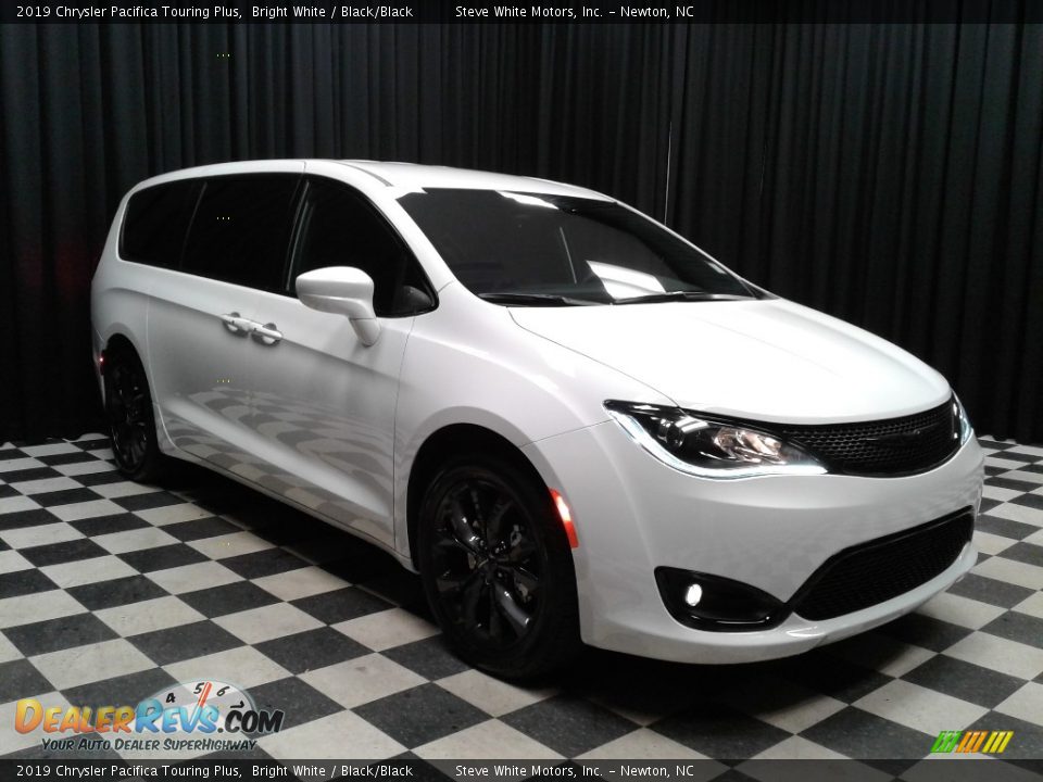 2019 Chrysler Pacifica Touring Plus Bright White / Black/Black Photo #4