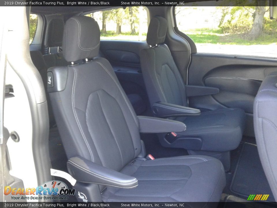 2019 Chrysler Pacifica Touring Plus Bright White / Black/Black Photo #17