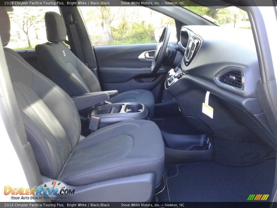 2019 Chrysler Pacifica Touring Plus Bright White / Black/Black Photo #18