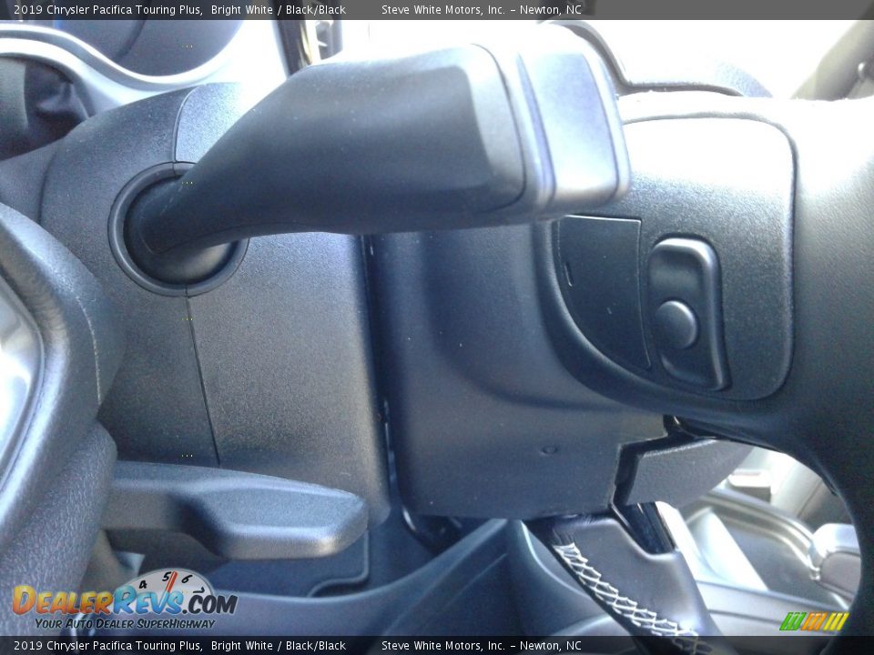 2019 Chrysler Pacifica Touring Plus Bright White / Black/Black Photo #19