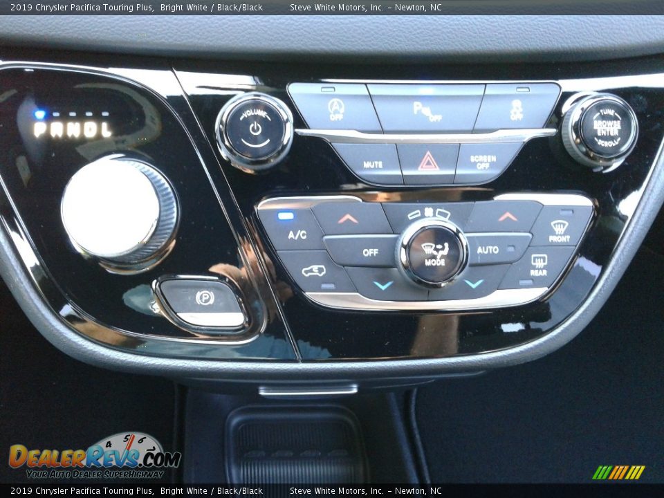 2019 Chrysler Pacifica Touring Plus Bright White / Black/Black Photo #29