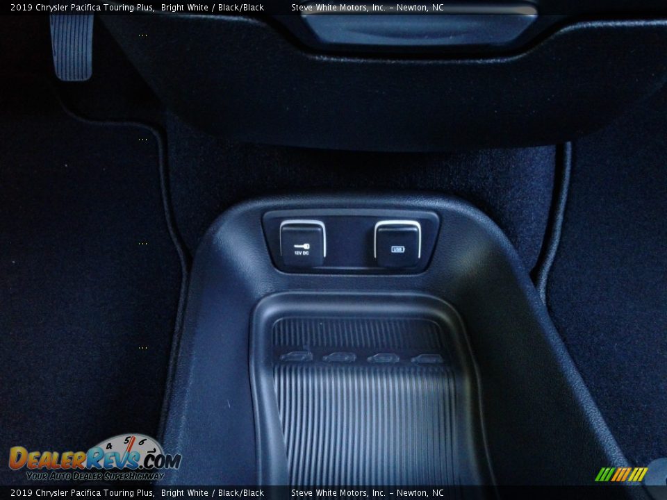 2019 Chrysler Pacifica Touring Plus Bright White / Black/Black Photo #30
