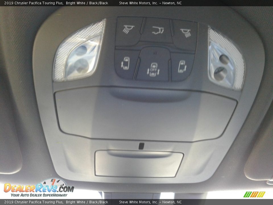 2019 Chrysler Pacifica Touring Plus Bright White / Black/Black Photo #31