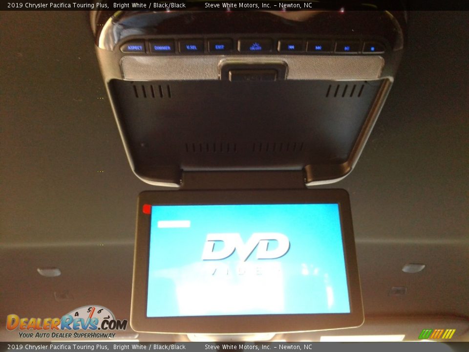2019 Chrysler Pacifica Touring Plus Bright White / Black/Black Photo #33