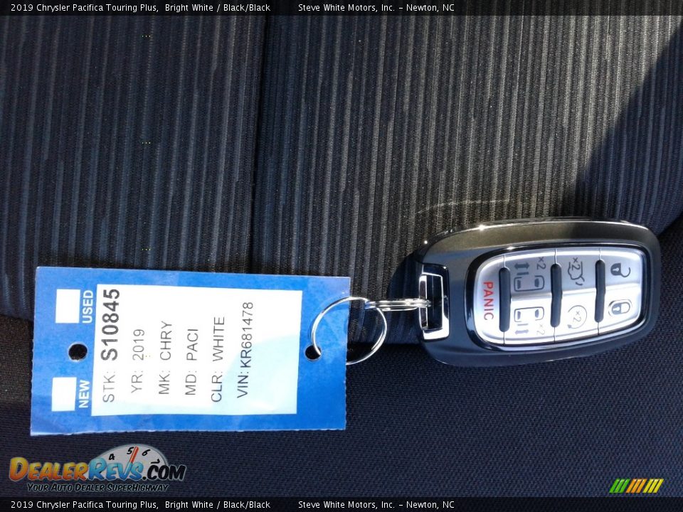 2019 Chrysler Pacifica Touring Plus Bright White / Black/Black Photo #36