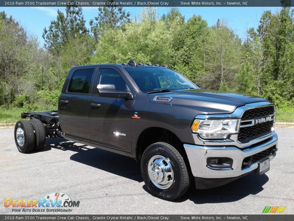 2019 Ram 3500 Tradesman Crew Cab Chassis Granite Crystal Metallic / Black/Diesel Gray Photo #4