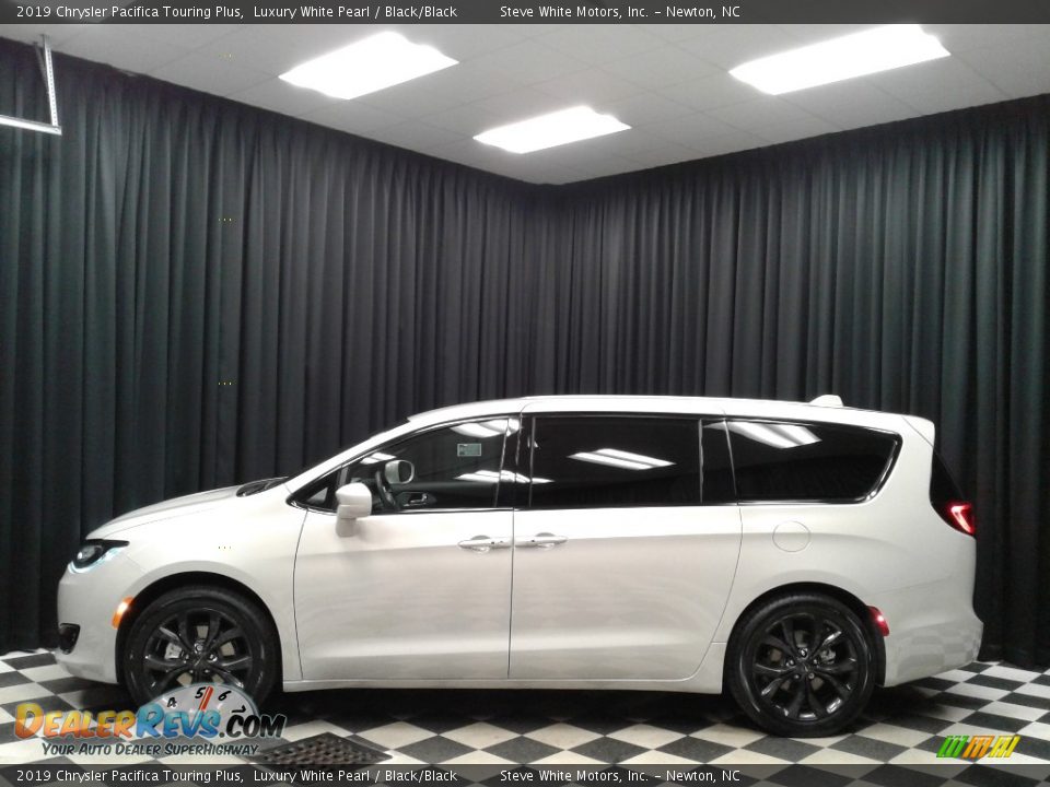 2019 Chrysler Pacifica Touring Plus Luxury White Pearl / Black/Black Photo #1