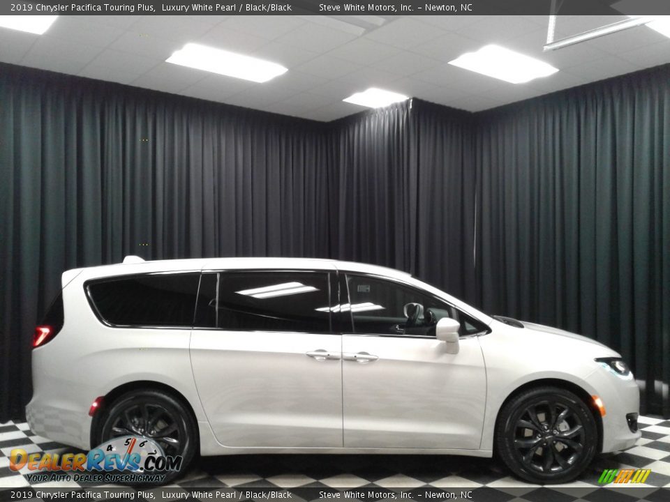 2019 Chrysler Pacifica Touring Plus Luxury White Pearl / Black/Black Photo #5