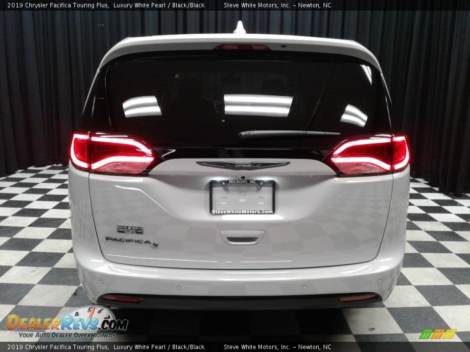 2019 Chrysler Pacifica Touring Plus Luxury White Pearl / Black/Black Photo #7