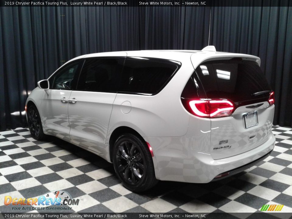 2019 Chrysler Pacifica Touring Plus Luxury White Pearl / Black/Black Photo #8