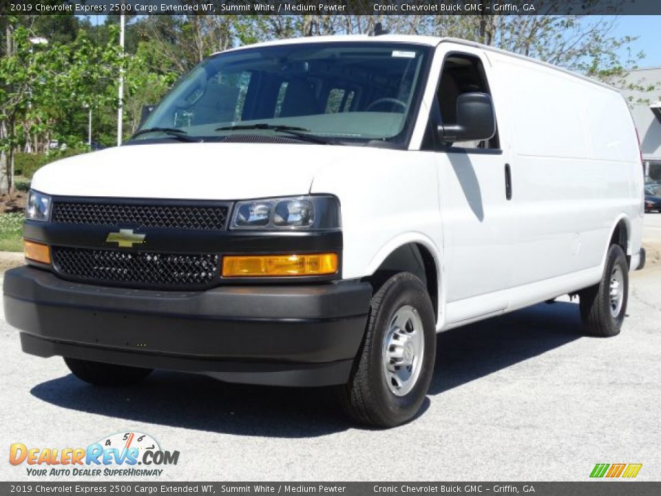 Front 3/4 View of 2019 Chevrolet Express 2500 Cargo Extended WT Photo #5