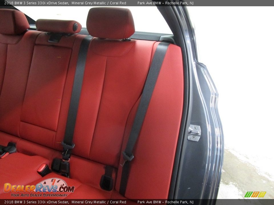 2018 BMW 3 Series 330i xDrive Sedan Mineral Grey Metallic / Coral Red Photo #10