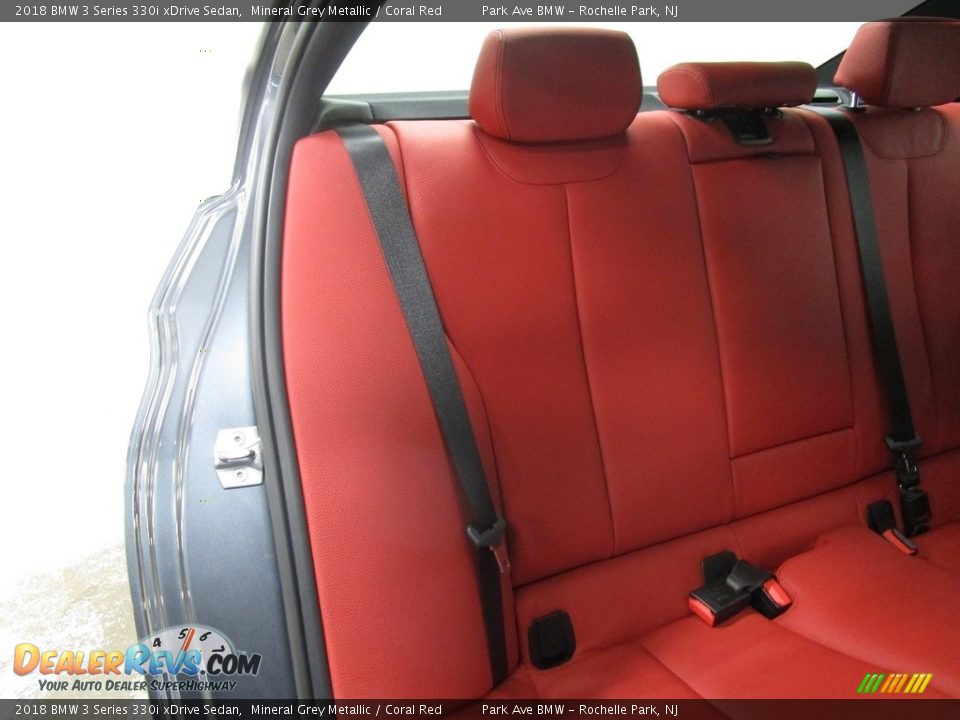 2018 BMW 3 Series 330i xDrive Sedan Mineral Grey Metallic / Coral Red Photo #16