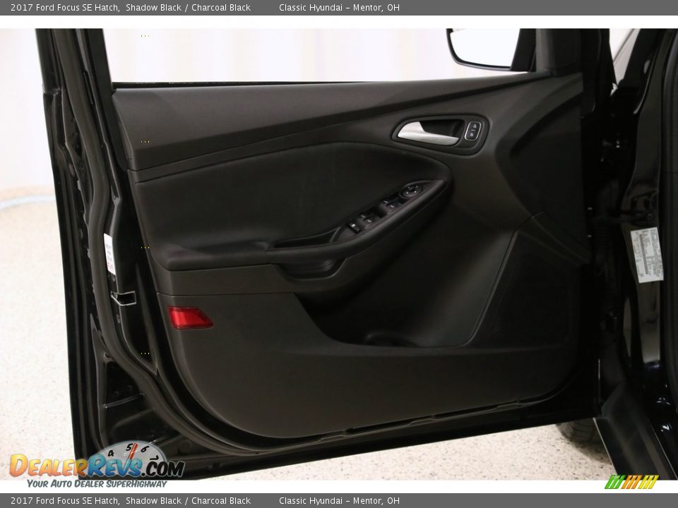 2017 Ford Focus SE Hatch Shadow Black / Charcoal Black Photo #4