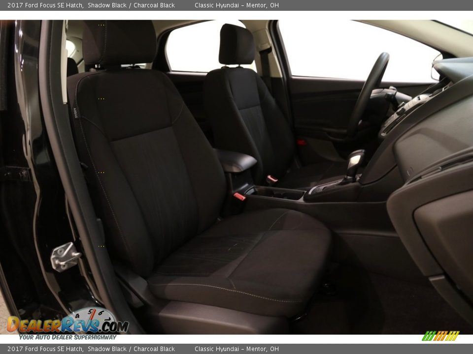 2017 Ford Focus SE Hatch Shadow Black / Charcoal Black Photo #14