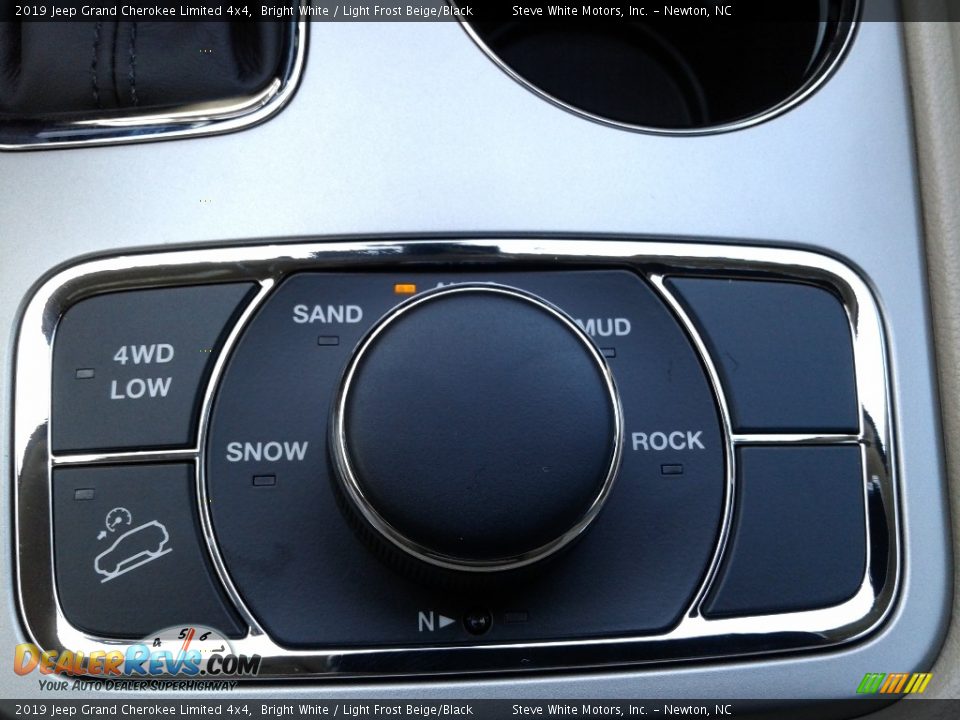 2019 Jeep Grand Cherokee Limited 4x4 Bright White / Light Frost Beige/Black Photo #31
