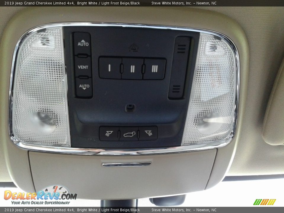 2019 Jeep Grand Cherokee Limited 4x4 Bright White / Light Frost Beige/Black Photo #32