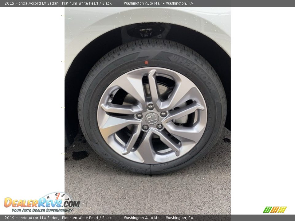 2019 Honda Accord LX Sedan Platinum White Pearl / Black Photo #28