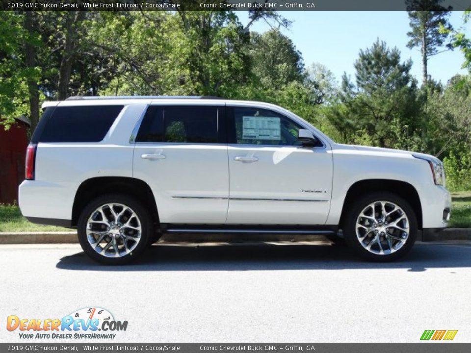 2019 GMC Yukon Denali White Frost Tintcoat / Cocoa/Shale Photo #2