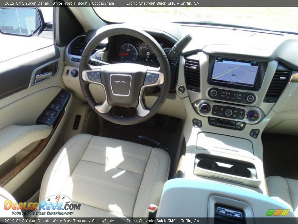2019 GMC Yukon Denali White Frost Tintcoat / Cocoa/Shale Photo #28