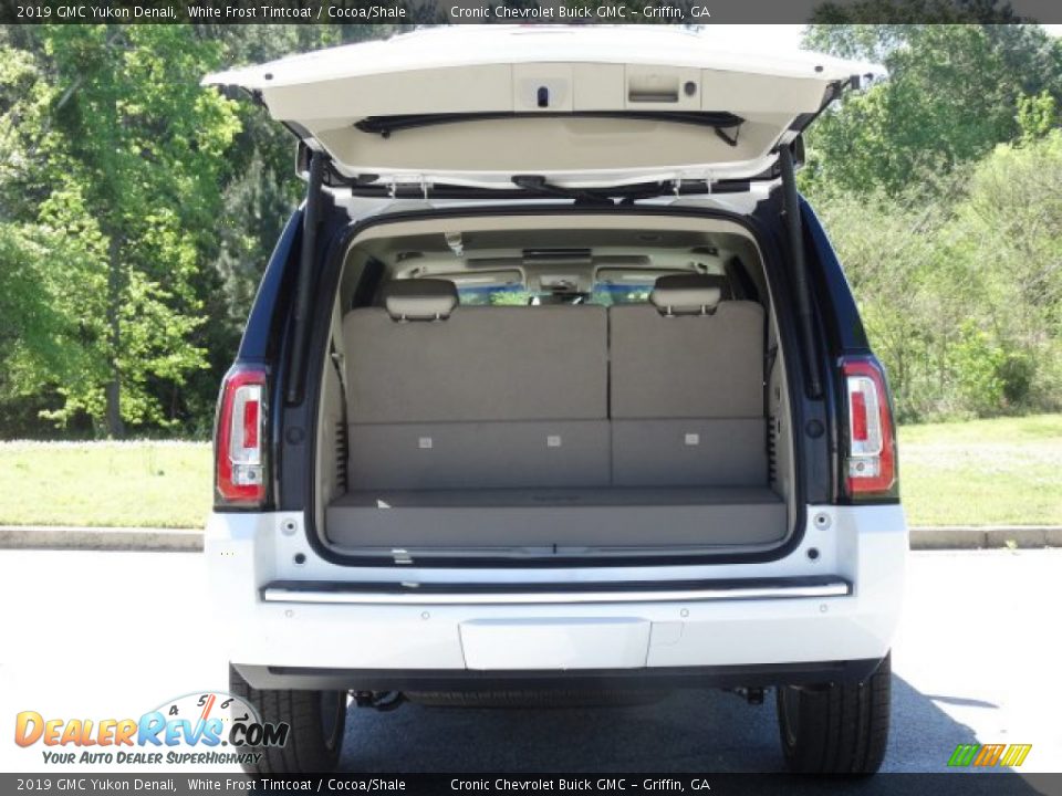 2019 GMC Yukon Denali White Frost Tintcoat / Cocoa/Shale Photo #30