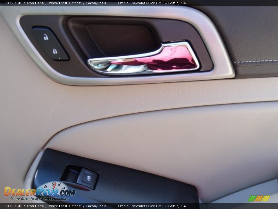 2019 GMC Yukon Denali White Frost Tintcoat / Cocoa/Shale Photo #33
