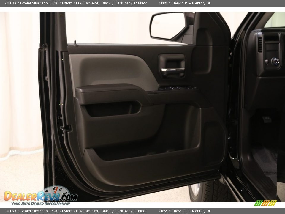 2018 Chevrolet Silverado 1500 Custom Crew Cab 4x4 Black / Dark Ash/Jet Black Photo #4