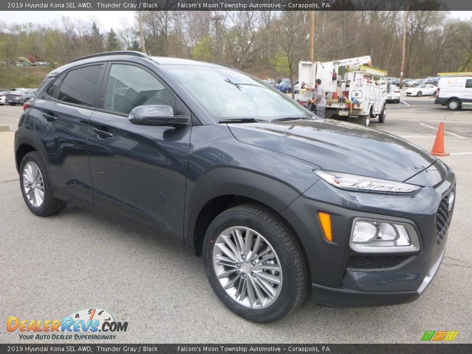 Front 3/4 View of 2019 Hyundai Kona SEL AWD Photo #3