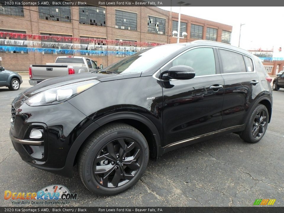 Front 3/4 View of 2020 Kia Sportage S AWD Photo #7