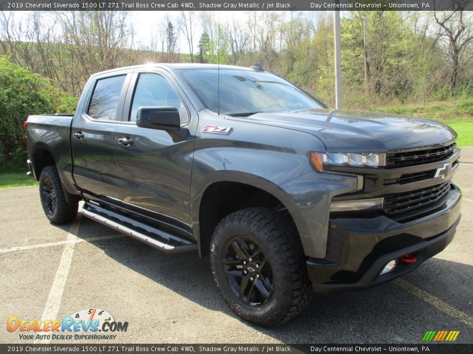 Front 3/4 View of 2019 Chevrolet Silverado 1500 LT Z71 Trail Boss Crew Cab 4WD Photo #7