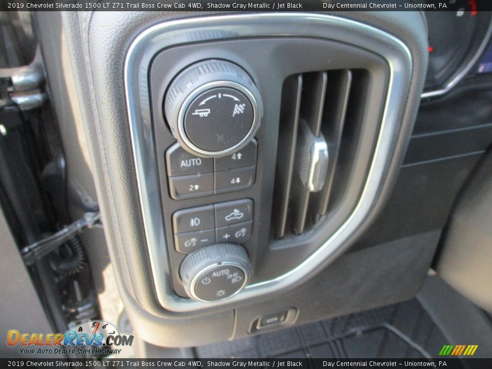 Controls of 2019 Chevrolet Silverado 1500 LT Z71 Trail Boss Crew Cab 4WD Photo #13