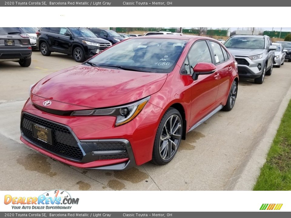 Front 3/4 View of 2020 Toyota Corolla SE Photo #1