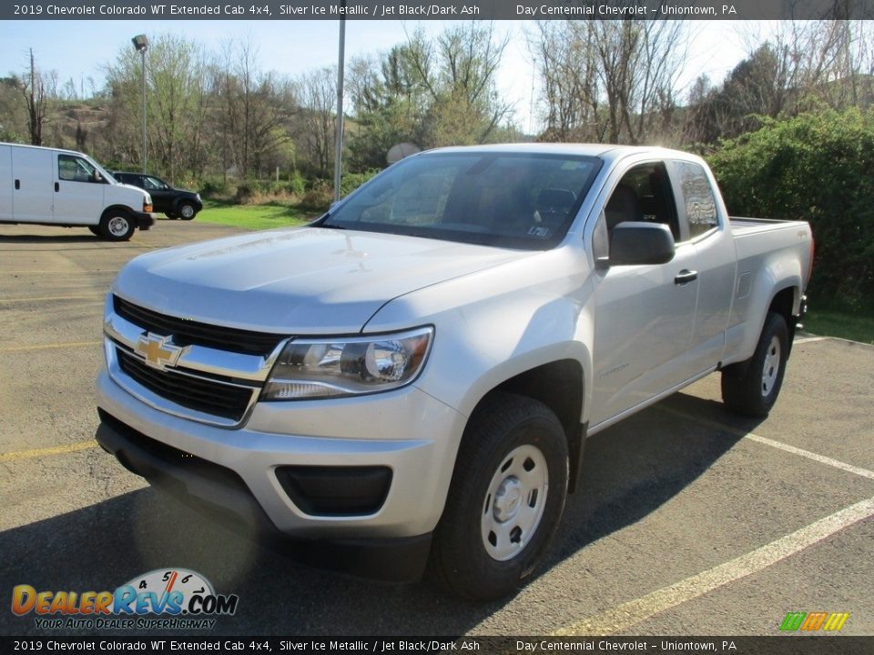 Front 3/4 View of 2019 Chevrolet Colorado WT Extended Cab 4x4 Photo #10