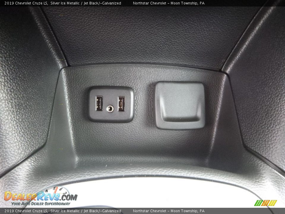 2019 Chevrolet Cruze LS Silver Ice Metallic / Jet Black/­Galvanized Photo #17